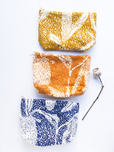 Load image into Gallery viewer, Tinker Banksia Print Dilly Bag