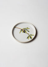 Load image into Gallery viewer, Gum Frond side plate