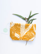 Load image into Gallery viewer, Tinker Banksia Print Dilly Bag