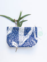 Load image into Gallery viewer, Tinker Banksia Print Dilly Bag